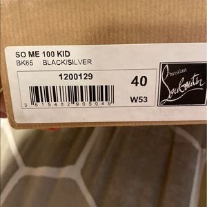 Size 10. Brand new. Purchased wrong size.